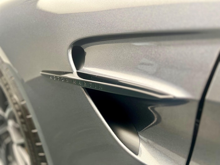 Vehicle image ASTON MARTIN V12 Vantage