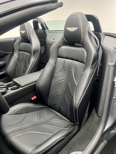 Vehicle image ASTON MARTIN V12 Vantage