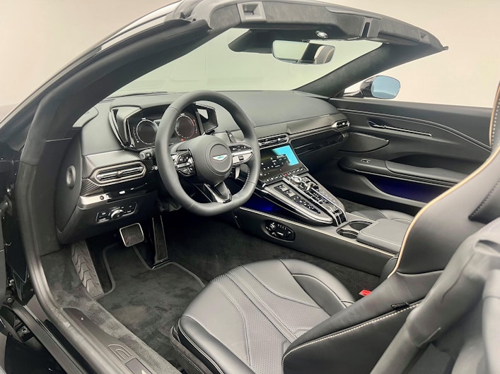 Vehicle image ASTON MARTIN V12 Vantage