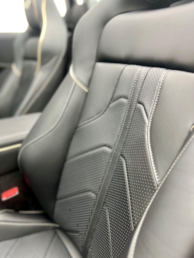 Vehicle image ASTON MARTIN V12 Vantage