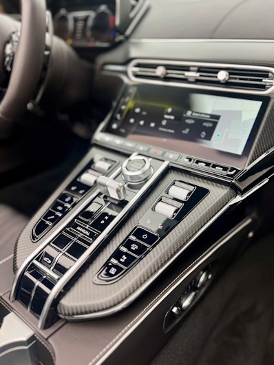 Vehicle image ASTON MARTIN V12 Vantage