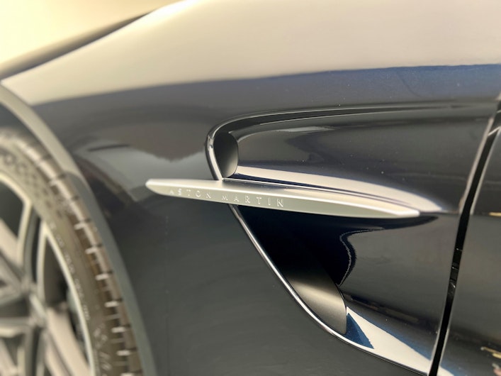 Vehicle image ASTON MARTIN V12 Vantage