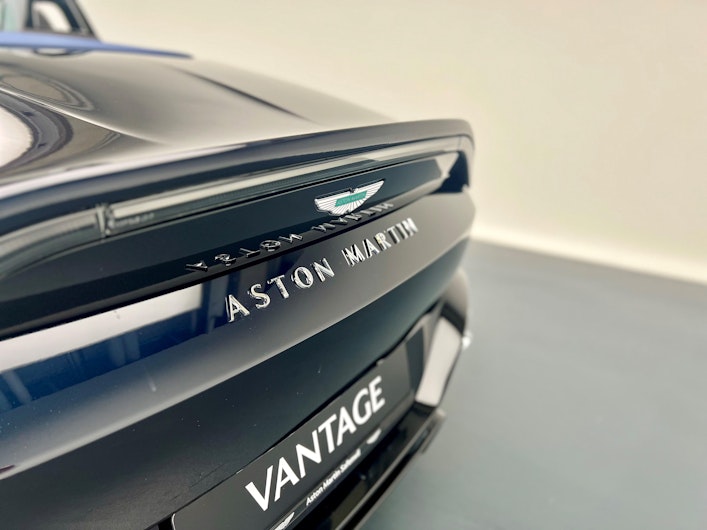 Vehicle image ASTON MARTIN V12 Vantage
