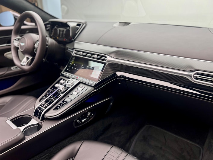 Vehicle image ASTON MARTIN V12 Vantage