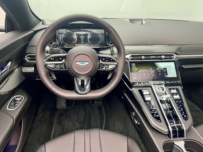 Vehicle image ASTON MARTIN V12 Vantage