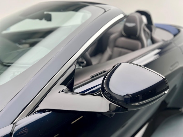 Vehicle image ASTON MARTIN V12 Vantage