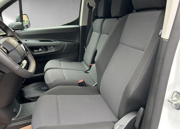 Vehicle image 8 Vehicle image 8