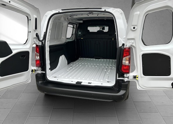 Vehicle image 17 Vehicle image 17