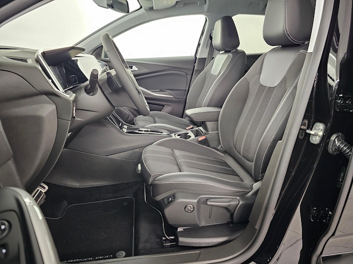 Vehicle image OPEL GRANDLAND