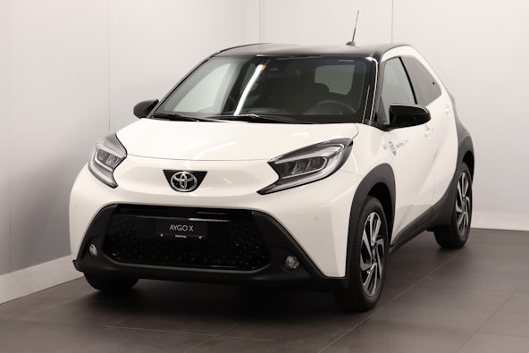 First vehicle image
