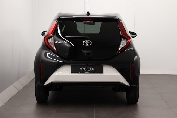 Vehicle image 10