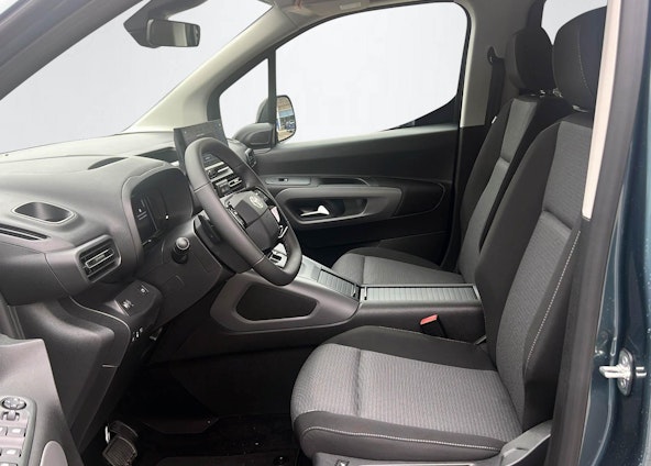 Vehicle image 4 Vehicle image 4