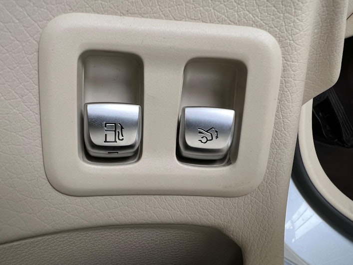 Vehicle image MERCEDES-BENZ GLC 300