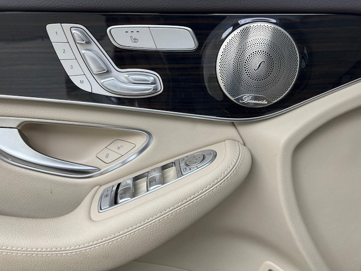 Vehicle image MERCEDES-BENZ GLC 300