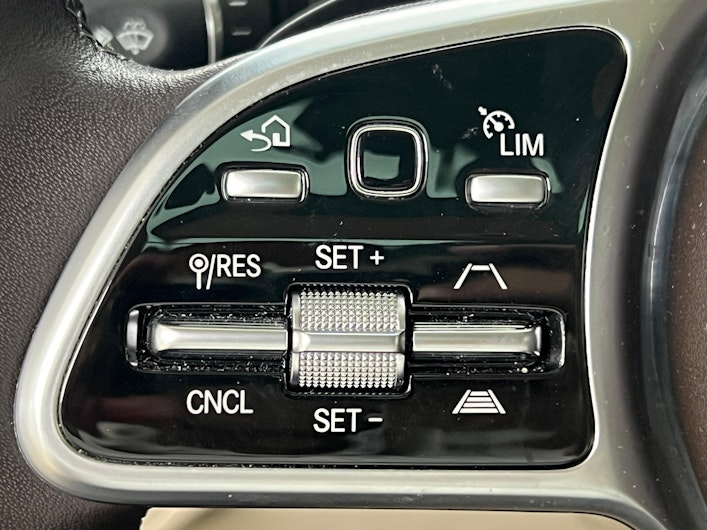 Vehicle image MERCEDES-BENZ GLC 300