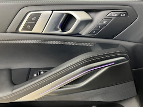 Vehicle image BMW X6 M50i