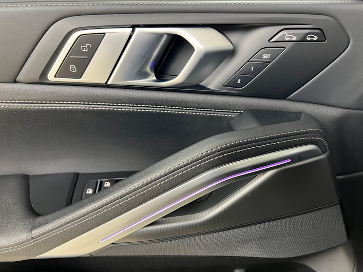 Vehicle image BMW X6