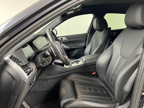 Vehicle image BMW X6 M50i