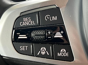 Vehicle image BMW X6 M50i