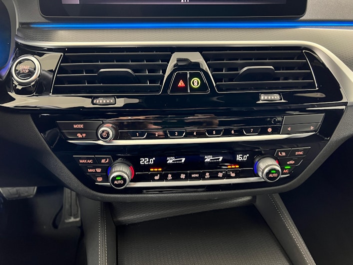 Vehicle image BMW 5 SERIES