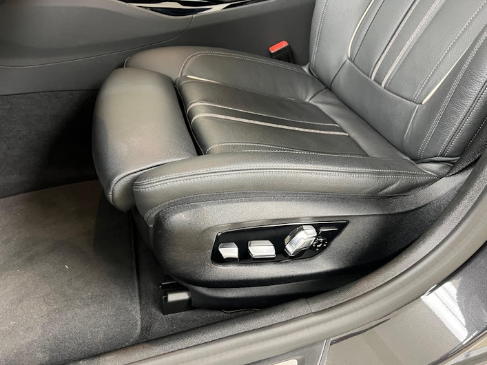 Vehicle image BMW 5 SERIES