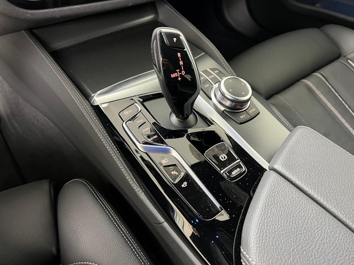 Vehicle image BMW 5 SERIES