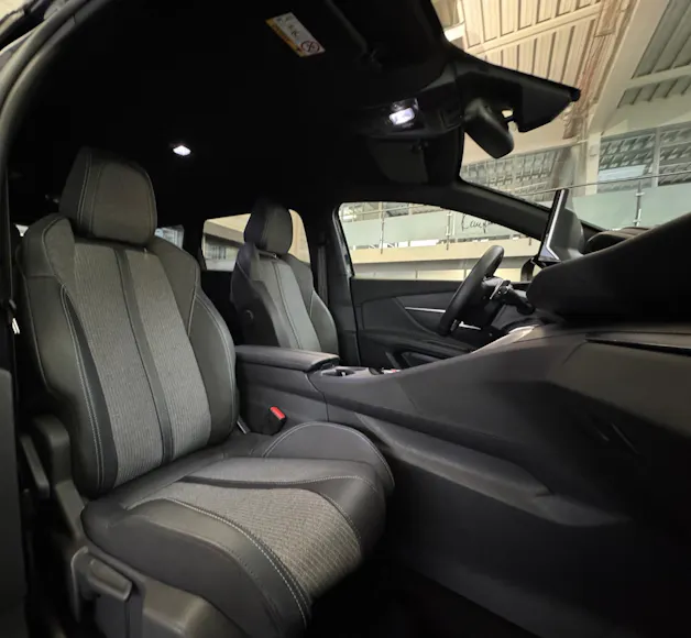 Peugeot 5008 1.5 BlueHDi Allure Pack * 7Sitzer *
