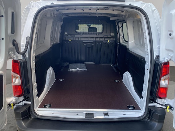 Vehicle image 12 Vehicle image 12