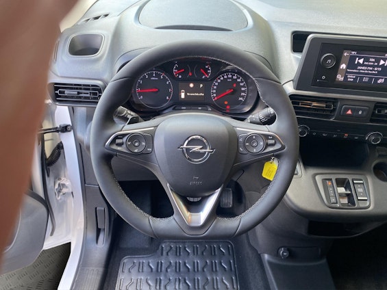 Vehicle image 4 Vehicle image 4