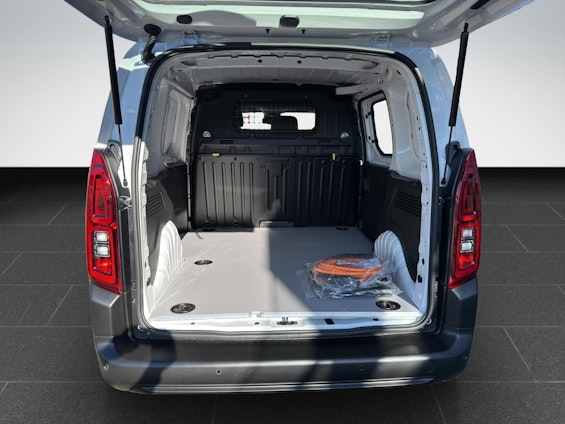 Vehicle image 17 Vehicle image 17