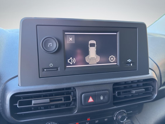 Vehicle image 13 Vehicle image 13