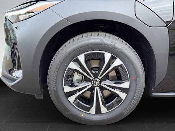 Vehicle image 18 Vehicle image 18