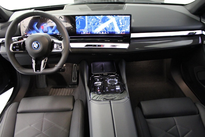 Vehicle image BMW 5 SERIES