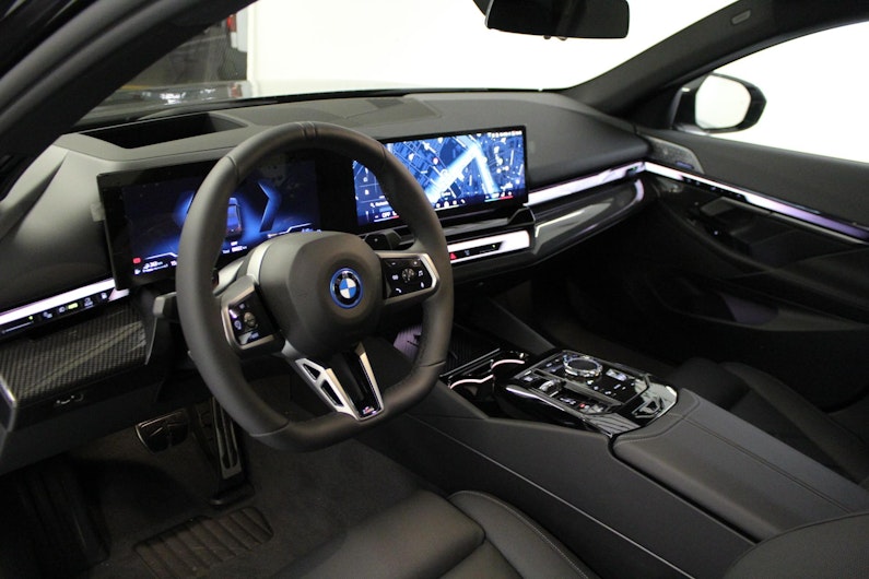 Vehicle image BMW 5 SERIES