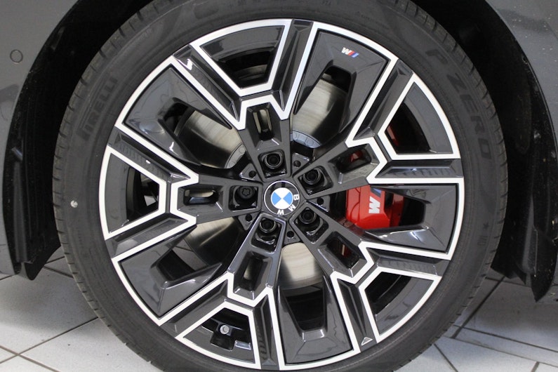 Vehicle image BMW 5 SERIES