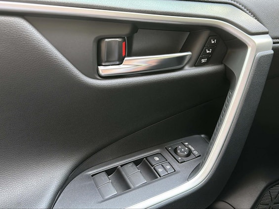 Vehicle image 17 Vehicle image 17