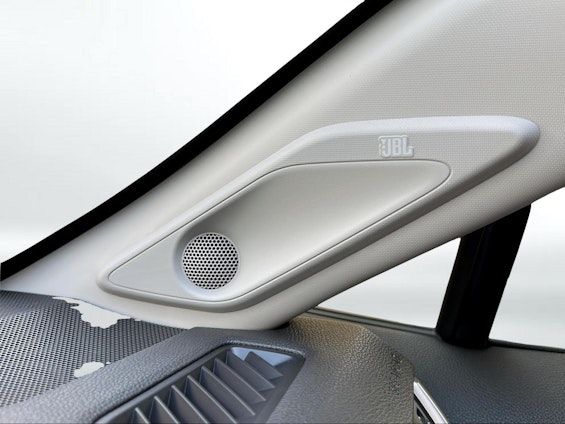 Vehicle image 18 Vehicle image 18