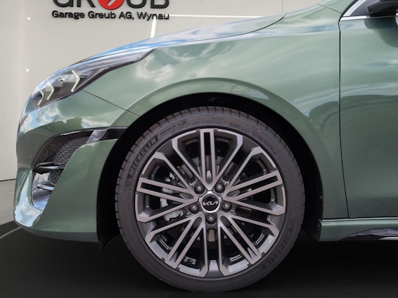 Vehicle image 17 Vehicle image 17