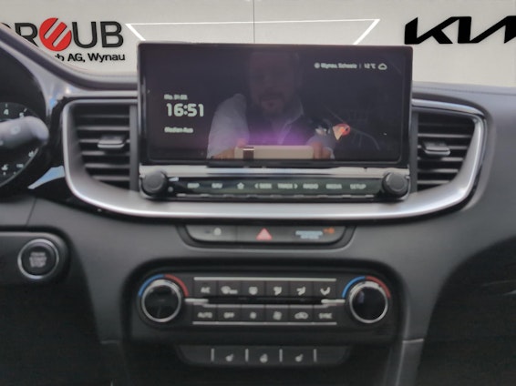 Vehicle image 12 Vehicle image 12