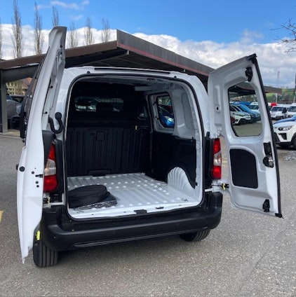 Vehicle image 5 Vehicle image 5