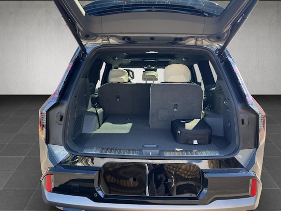 Vehicle image 16 Vehicle image 16