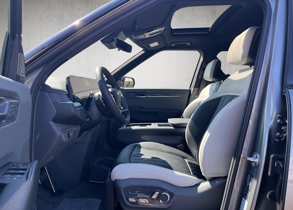 Vehicle image 27 Vehicle image 27