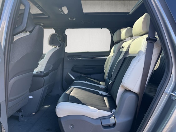 Vehicle image 32 Vehicle image 32