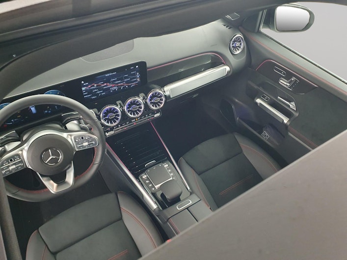 Vehicle image MERCEDES-BENZ GLB 220