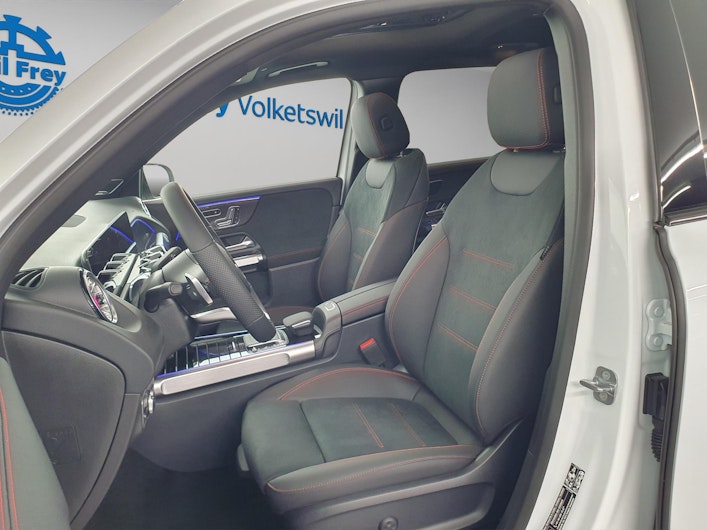 Vehicle image MERCEDES-BENZ GLB 220