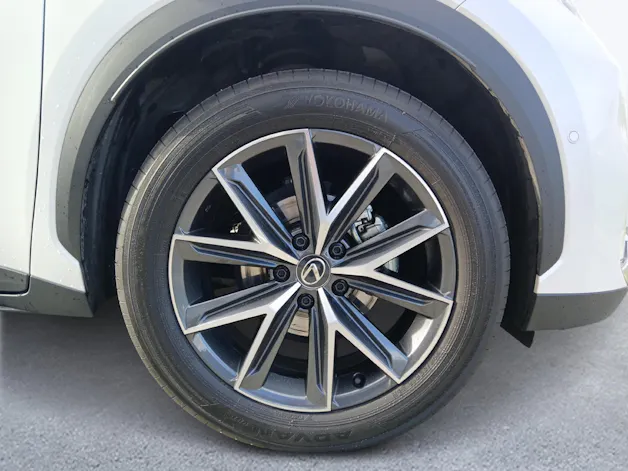 Lexus LBX 1.5 Hybrid Cool AWD