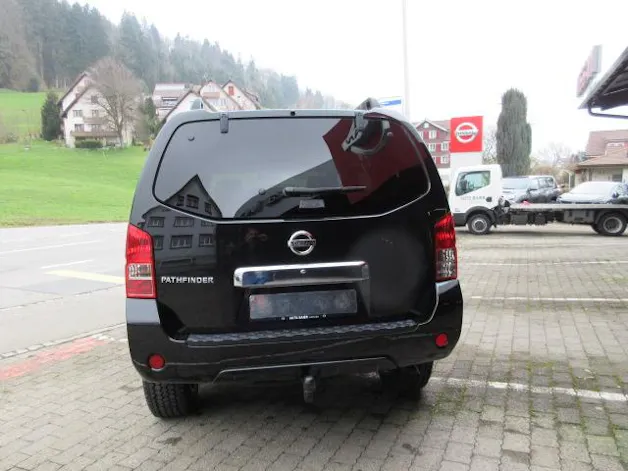 Nissan Pathfinder 3.0 V6 dCi LE