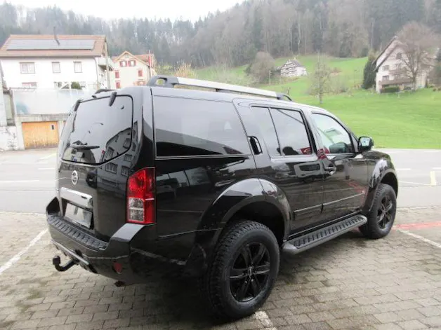 Nissan Pathfinder 3.0 V6 dCi LE