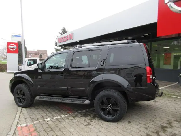 Nissan Pathfinder 3.0 V6 dCi LE