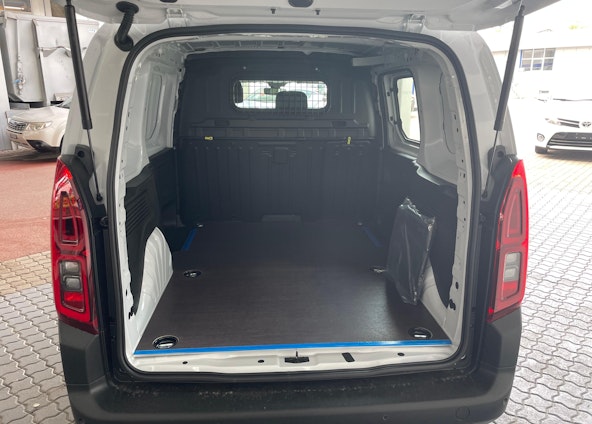 Vehicle image 9 Vehicle image 9